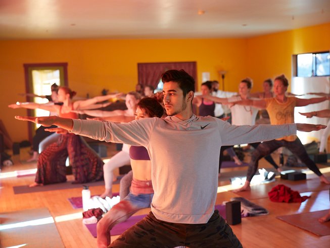 کلاس یوگا Yoga