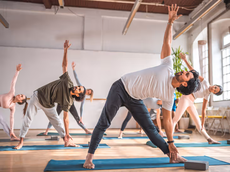 کلاس یوگا راهی بی‌نظیر برای سلامت جسم و ذهن